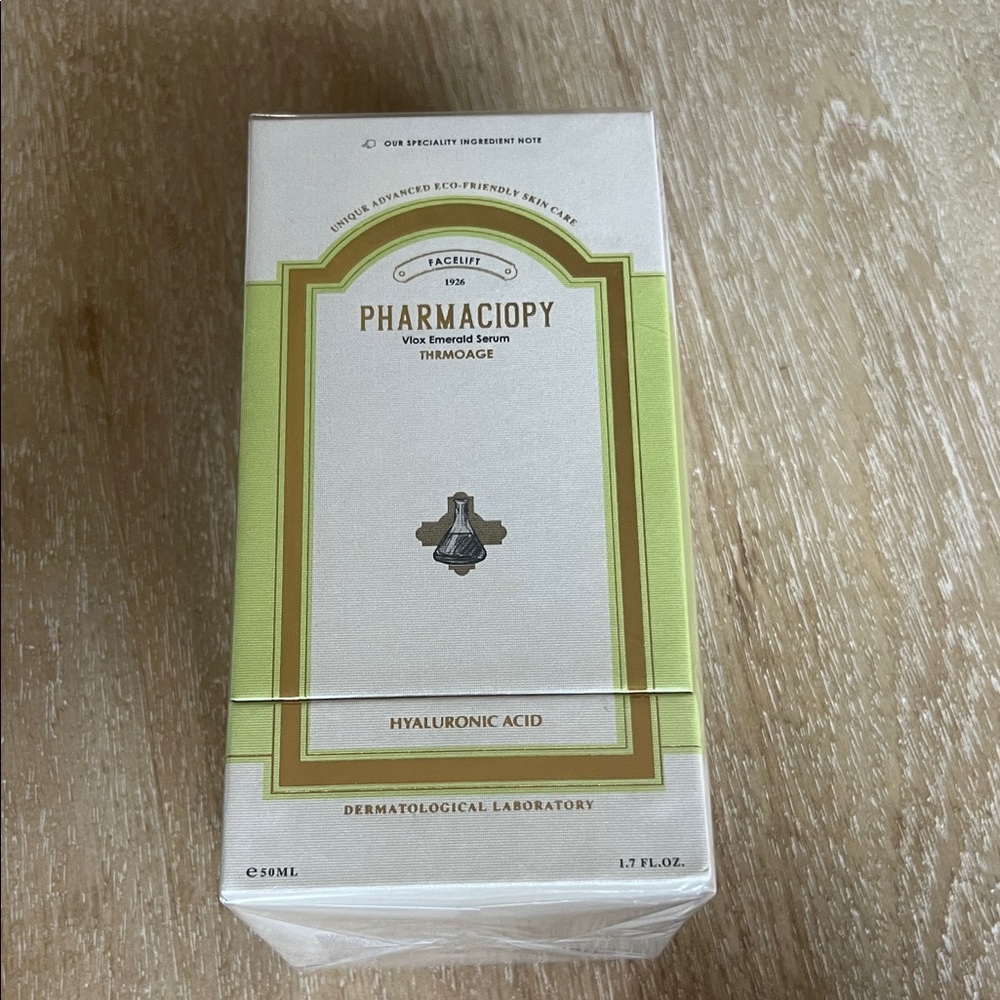 Hyaluronic Acid Serum - Green and Cream